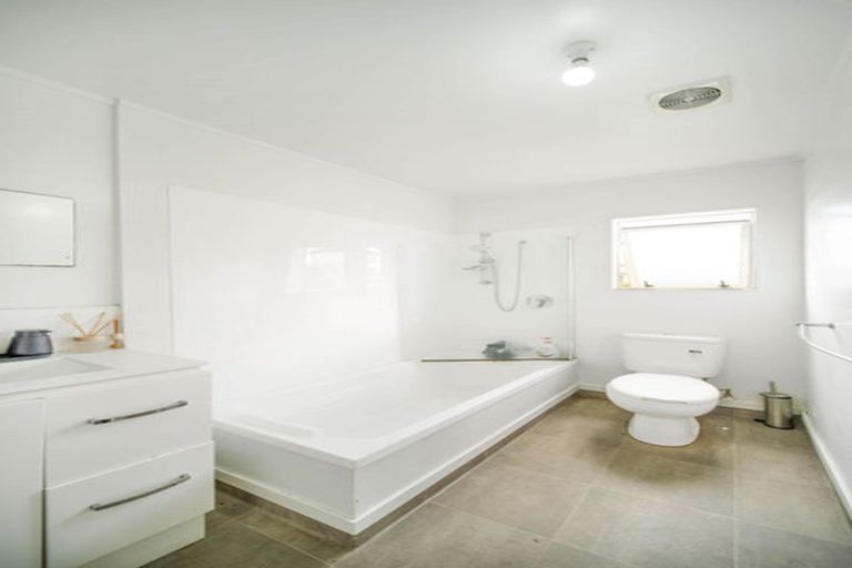 Photo of property in 1/142 Shifnal Drive, Randwick Park, Auckland, 2105