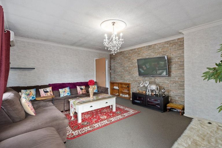 Photo of property in 205 Main North Road, Redwood, Christchurch, 8051