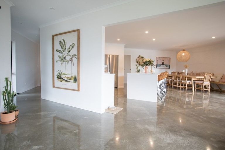 Photo of property in 60 Racecourse Road, Whitianga, 3510