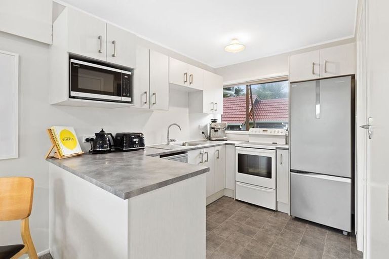 Photo of property in 1/20 Gladys Avenue, Glenfield, Auckland, 0629