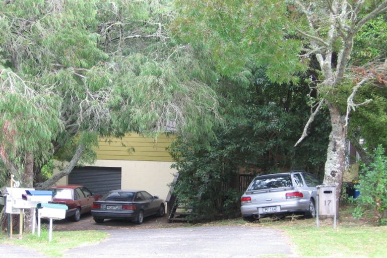 Photo of property in 17 Pavola Grove, Glenfield, Auckland, 0629