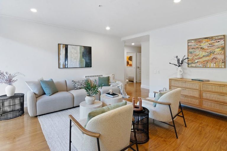 Photo of property in 1p/7-11 Bute Road, Browns Bay, Auckland, 0630