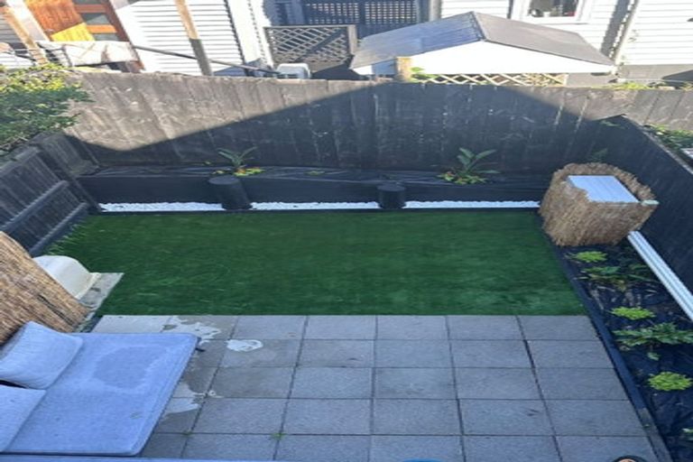 Photo of property in 8 Wharara Lane, Massey, Auckland, 0614