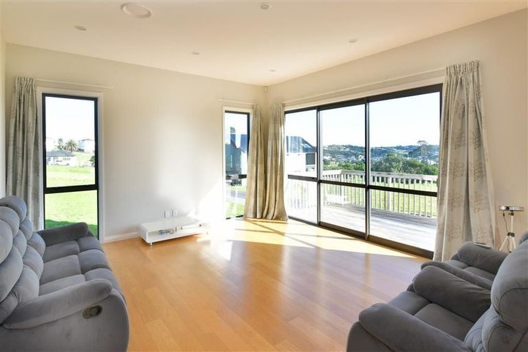Photo of property in 347 Pinecrest Drive, Gulf Harbour, Whangaparaoa, 0930