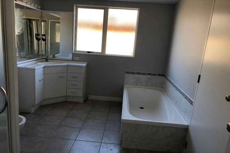 Photo of property in 39 Sandhurst Drive, Papamoa Beach, Papamoa, 3118