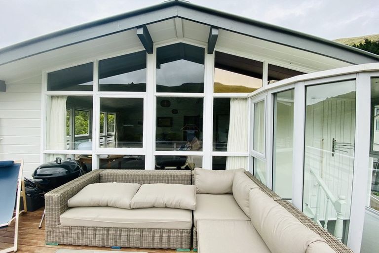 Photo of property in 32 Evans Pass Road, Sumner, Christchurch, 8081