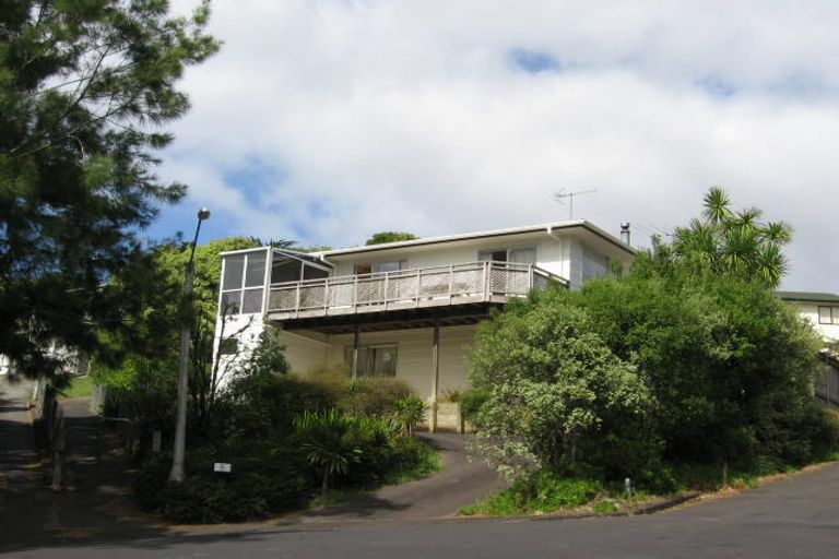 Photo of property in 8 Eugen Place, Bayview, Auckland, 0629