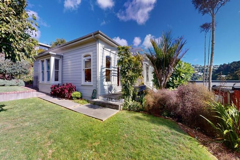 Photo of property in 23 Maarama Crescent, Aro Valley, Wellington, 6021