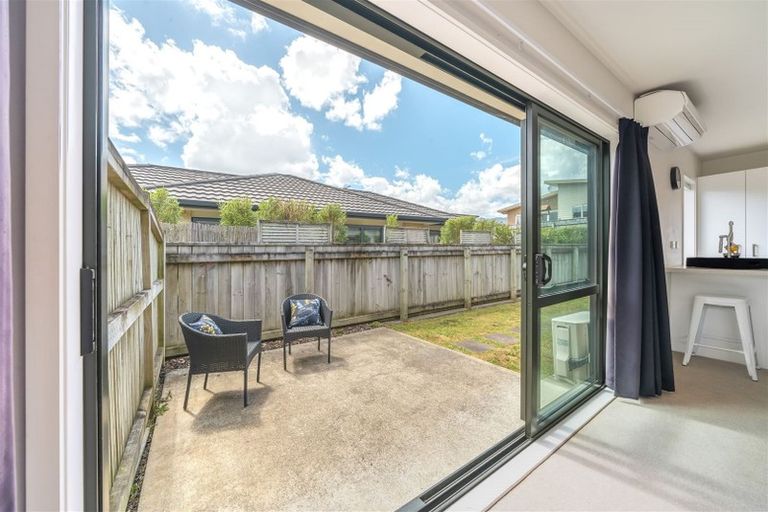 Photo of property in 17 Sunstone Crescent, Brown Owl, Upper Hutt, 5018