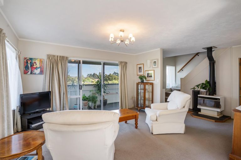 Photo of property in 14 Seaglen Place, Botany Downs, Auckland, 2010