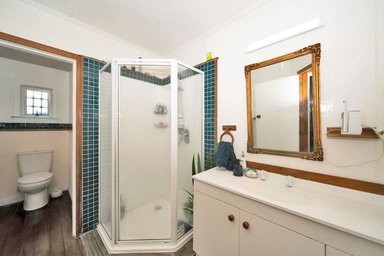 Photo of property in 1152 South Road, Oakura, 4314