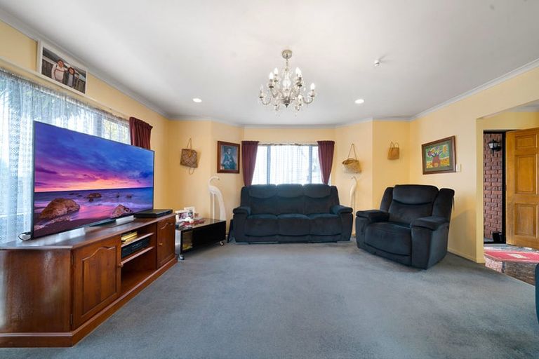 Photo of property in 42a Totara Road, Te Atatu Peninsula, Auckland, 0610