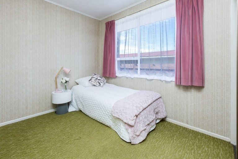 Photo of property in 2/72 Pasadena Crescent, Totara Park, Upper Hutt, 5018