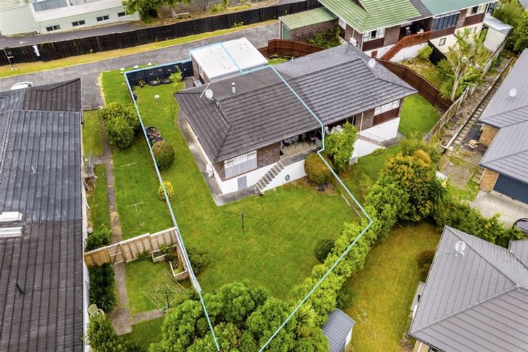 Photo of property in 3/38 Kirrie Avenue, Te Atatu South, Auckland, 0610