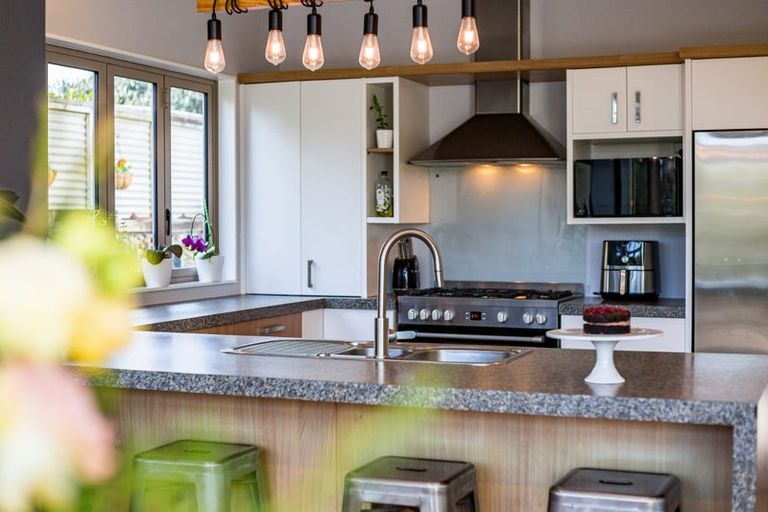 Photo of property in 61 Quadrant Heights, Paraparaumu, 5032