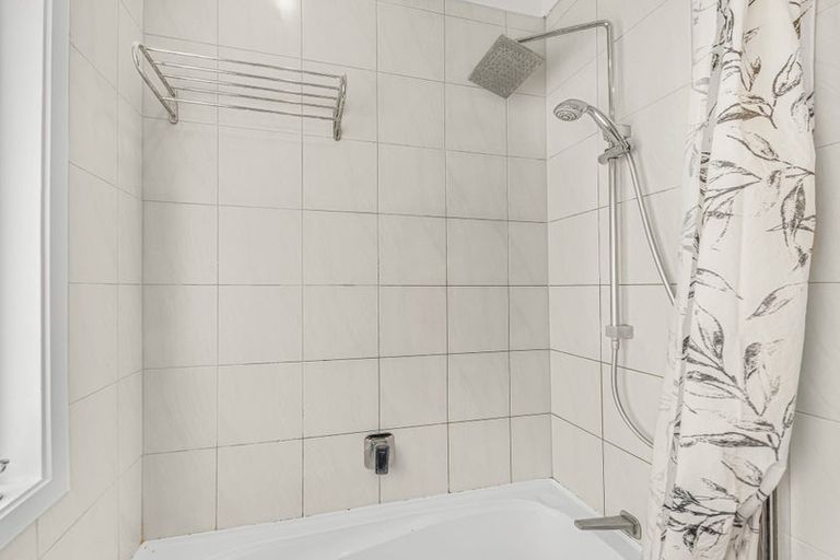 Photo of property in 4233 Great North Road, Glendene, Auckland, 0602