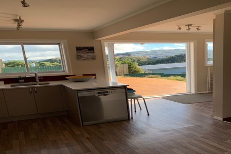 Photo of property in 26 Lyndfield Lane, Newlands, Wellington, 6037