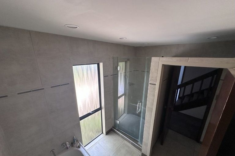 Photo of property in 48 Banyan Drive, Totara Heights, Auckland, 2105