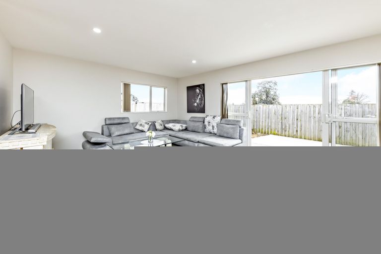 Photo of property in 30 Popokatea Drive, Takanini, 2112