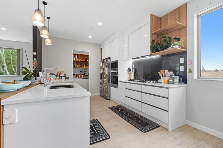 Photo of property in 32b Tirimoana Road, Te Atatu South, Auckland, 0602