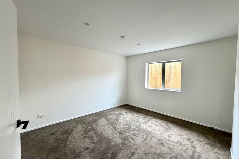 Photo of property in 17c Martin Place, Kelston, Auckland, 0602