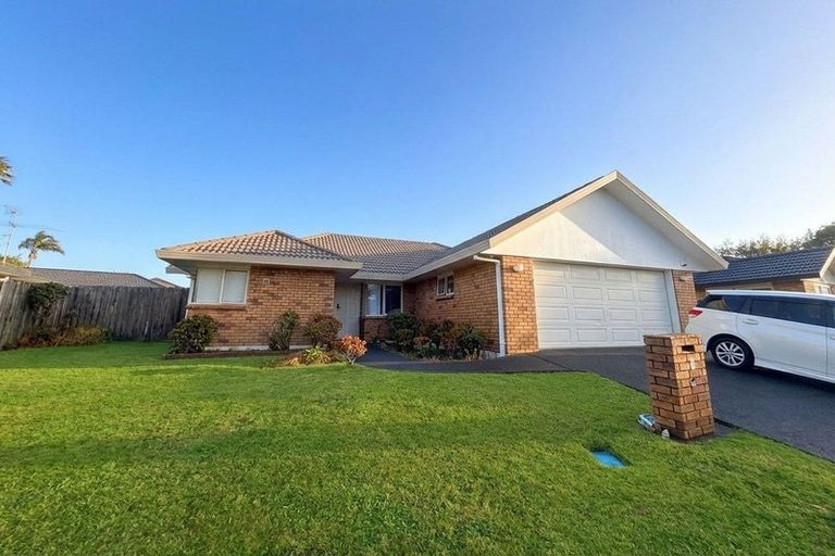 Photo of property in 3 Mellefont Close, East Tamaki Heights, Auckland, 2016