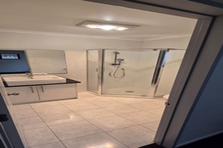Photo of property in 33 Edgewood Way, Henderson, Auckland, 0612