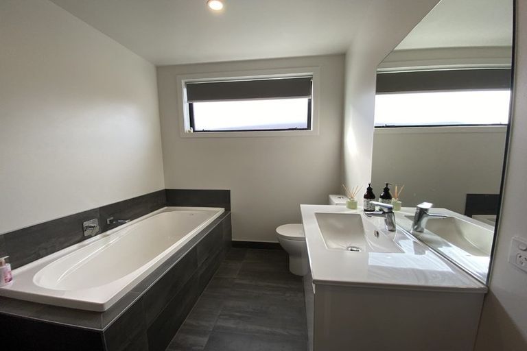 Photo of property in 60 Red Cottage Drive, Lake Hayes, Queenstown, 9304