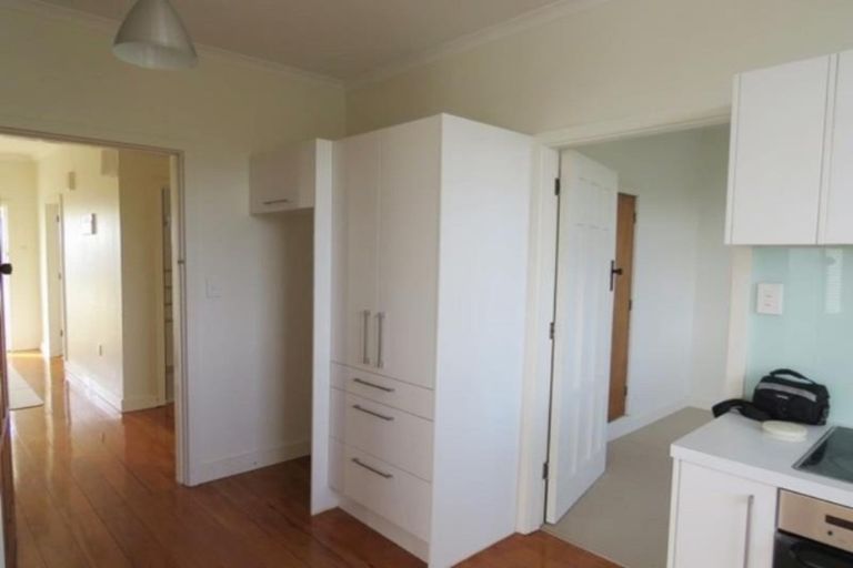 Photo of property in 24 Bayly Road, Moturoa, New Plymouth, 4310