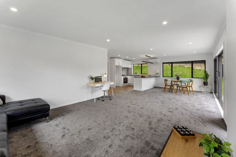 Photo of property in 3 Nikau Lane, Timberlea, Upper Hutt, 5018