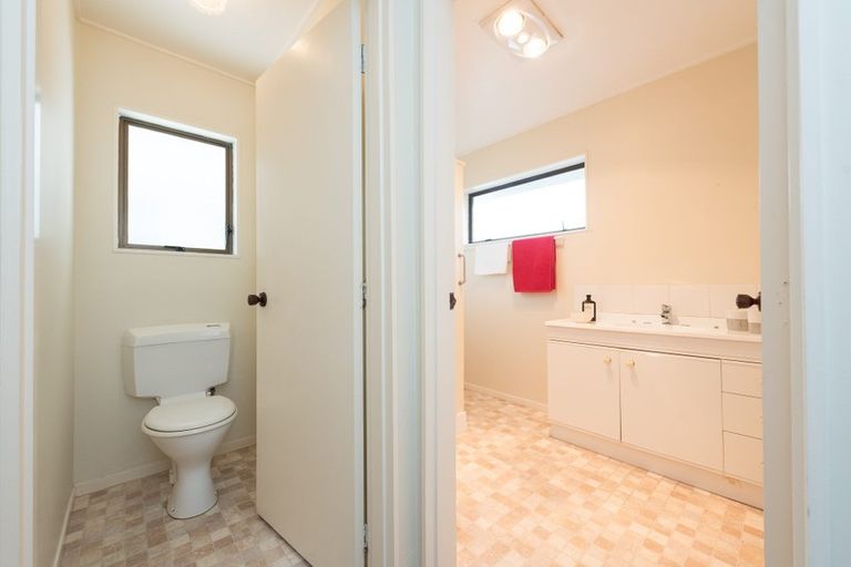 Photo of property in 27 Parkvale Road, Karori, Wellington, 6012