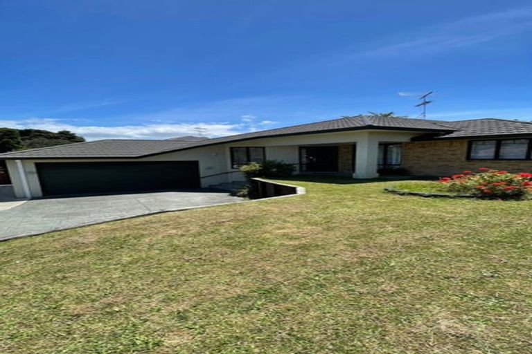 Photo of property in 13 De Havilland Drive, Goodwood Heights, Auckland, 2105