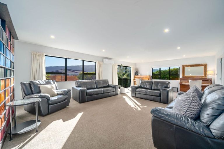 Photo of property in 117 Woodman Drive, Tawa, Wellington, 5028