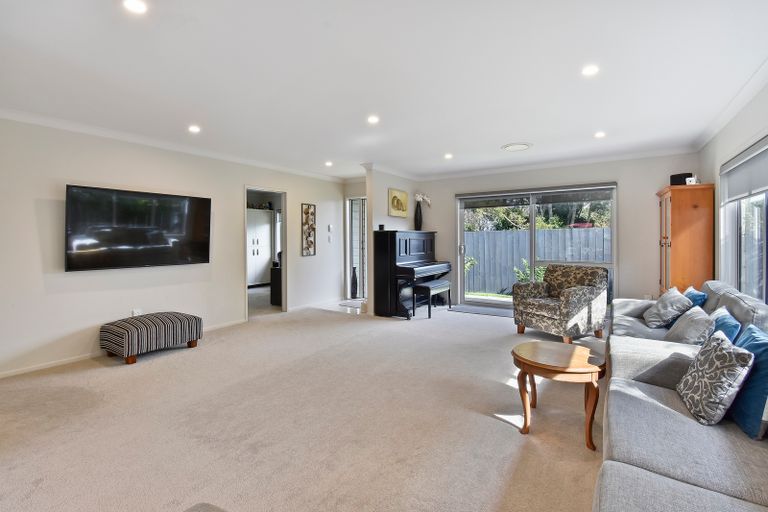 Photo of property in 2/11 Collie Street, Hillpark, Auckland, 2102