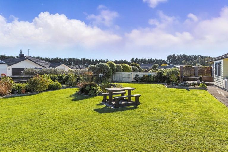 Photo of property in 51 Garth Road, Levin, 5571