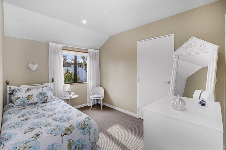 Photo of property in 100 Straven Road, Fendalton, Christchurch, 8014