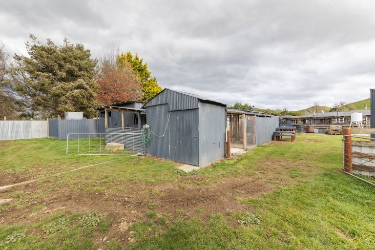 Photo of property in 12 Lagoon Road, Rangiwahia, Kimbolton, 4774