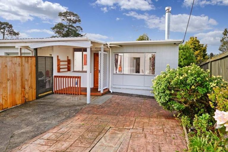 Photo of property in 1/52 Chippendale Crescent, Birkdale, Auckland, 0626