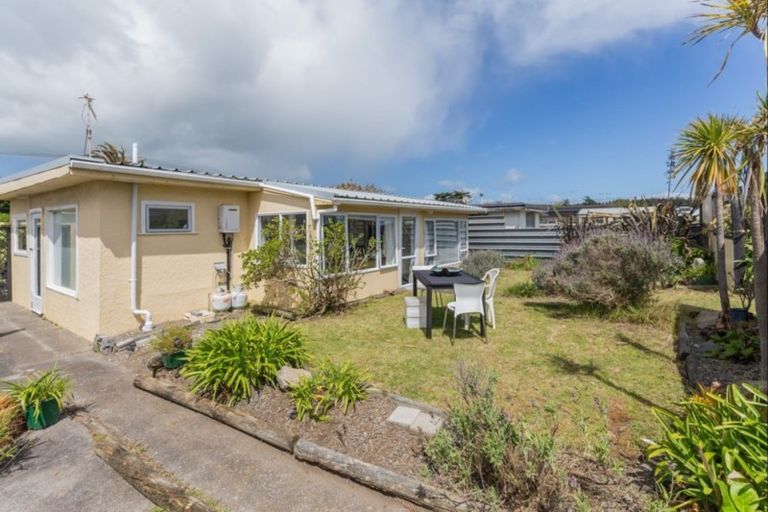 Photo of property in 8 Muapoko Street, Himatangi Beach, Foxton, 4891