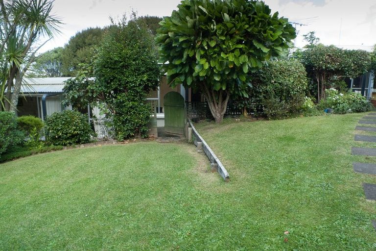 Photo of property in 9/18 Parr Terrace, Castor Bay, Auckland, 0620