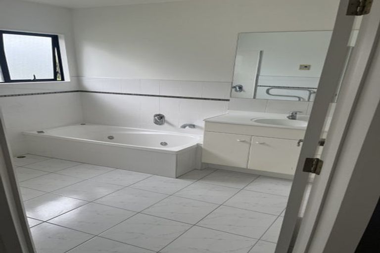 Photo of property in 106 West Hoe Heights, Orewa, 0931