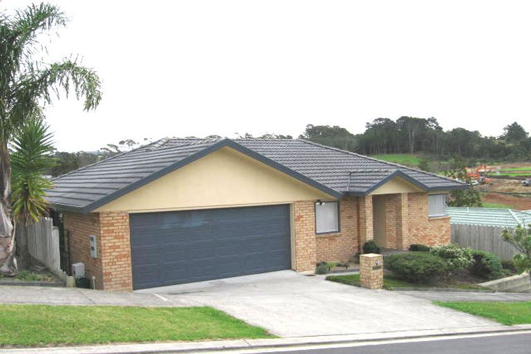 Photo of property in 8 Xena Way, Henderson, Auckland, 0612