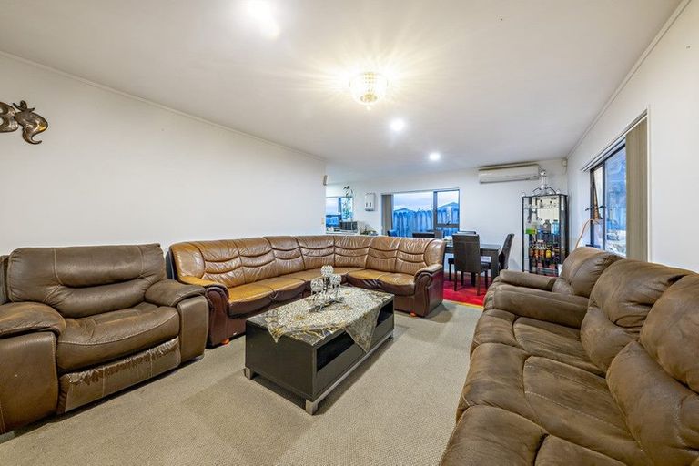 Photo of property in 2/27 Kopara Place, Clendon Park, Auckland, 2103