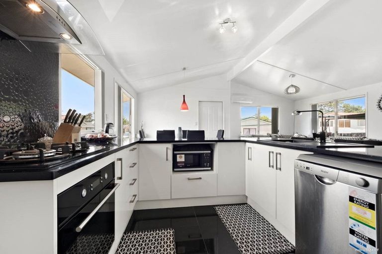 Photo of property in 22 Clover Drive, Henderson, Auckland, 0610