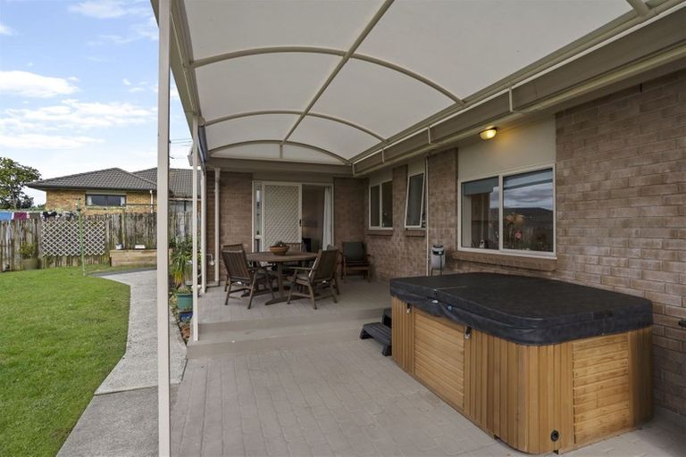 Photo of property in 8 Lorikeet Place, Unsworth Heights, Auckland, 0632