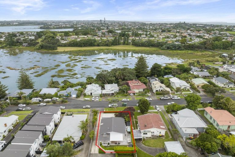 Photo of property in 63 Aramoana Avenue, Devonport, Auckland, 0624