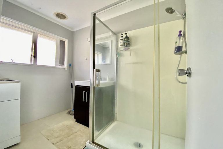 Photo of property in 2/49a Landon Avenue, Mangere East, Auckland, 2024