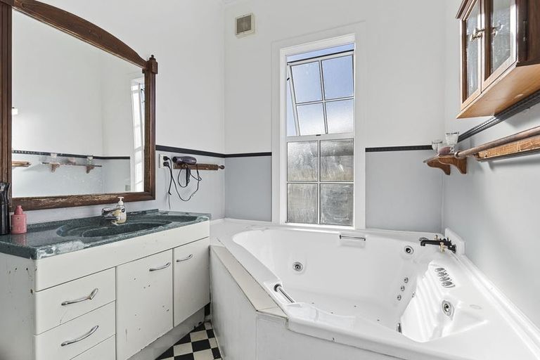 Photo of property in 200 Tukapa Street, Westown, New Plymouth, 4310