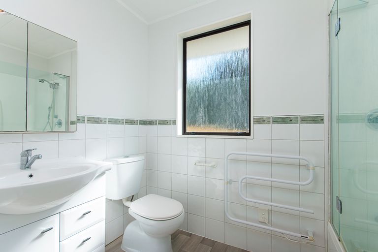 Photo of property in 7d Collingwood Road, Waiuku, 2123