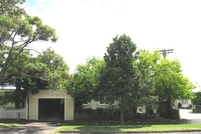 Photo of property in 43 Glen Road, Stanley Point, Auckland, 0624